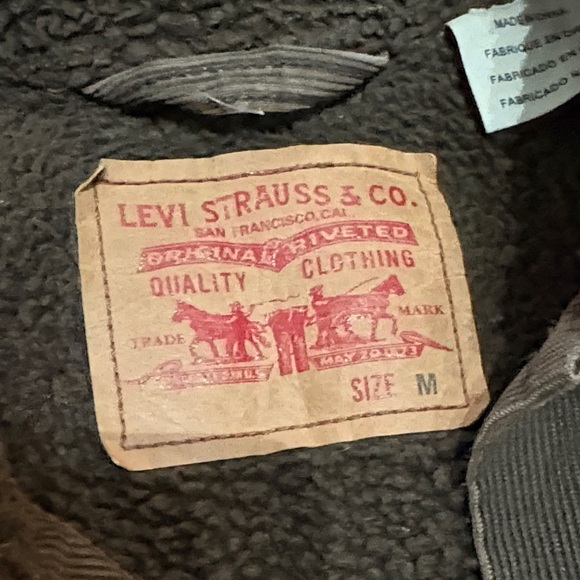 Levi's men's corduroy Sherpa lined trucker jacket in brown. - Picture 2 of 8